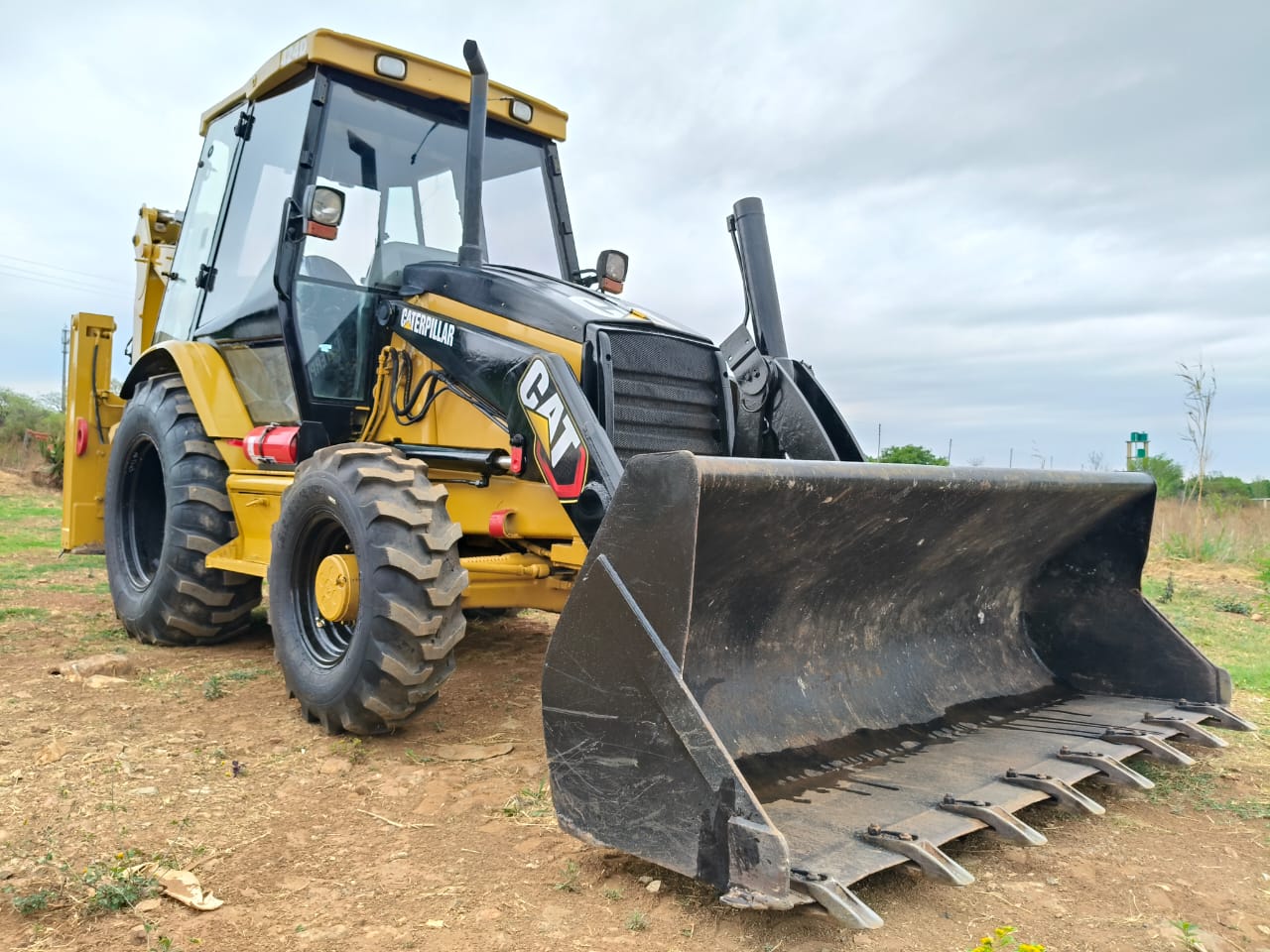 CAT 424D S 4x4 TLB – R450,000 (Incl. VAT)