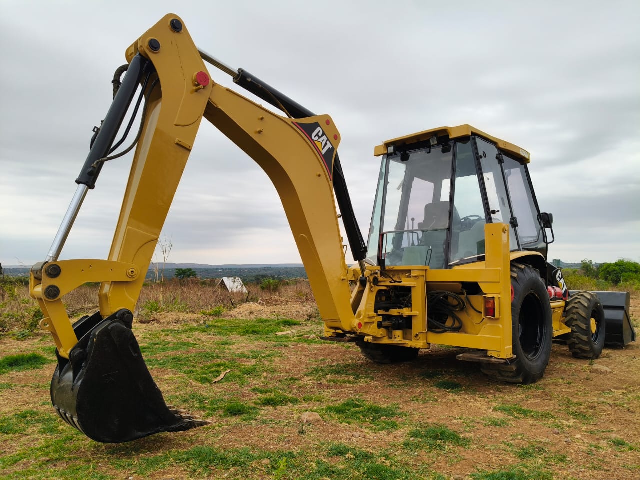 CAT 424D S 4x4 TLB – R450,000 (Incl. VAT)