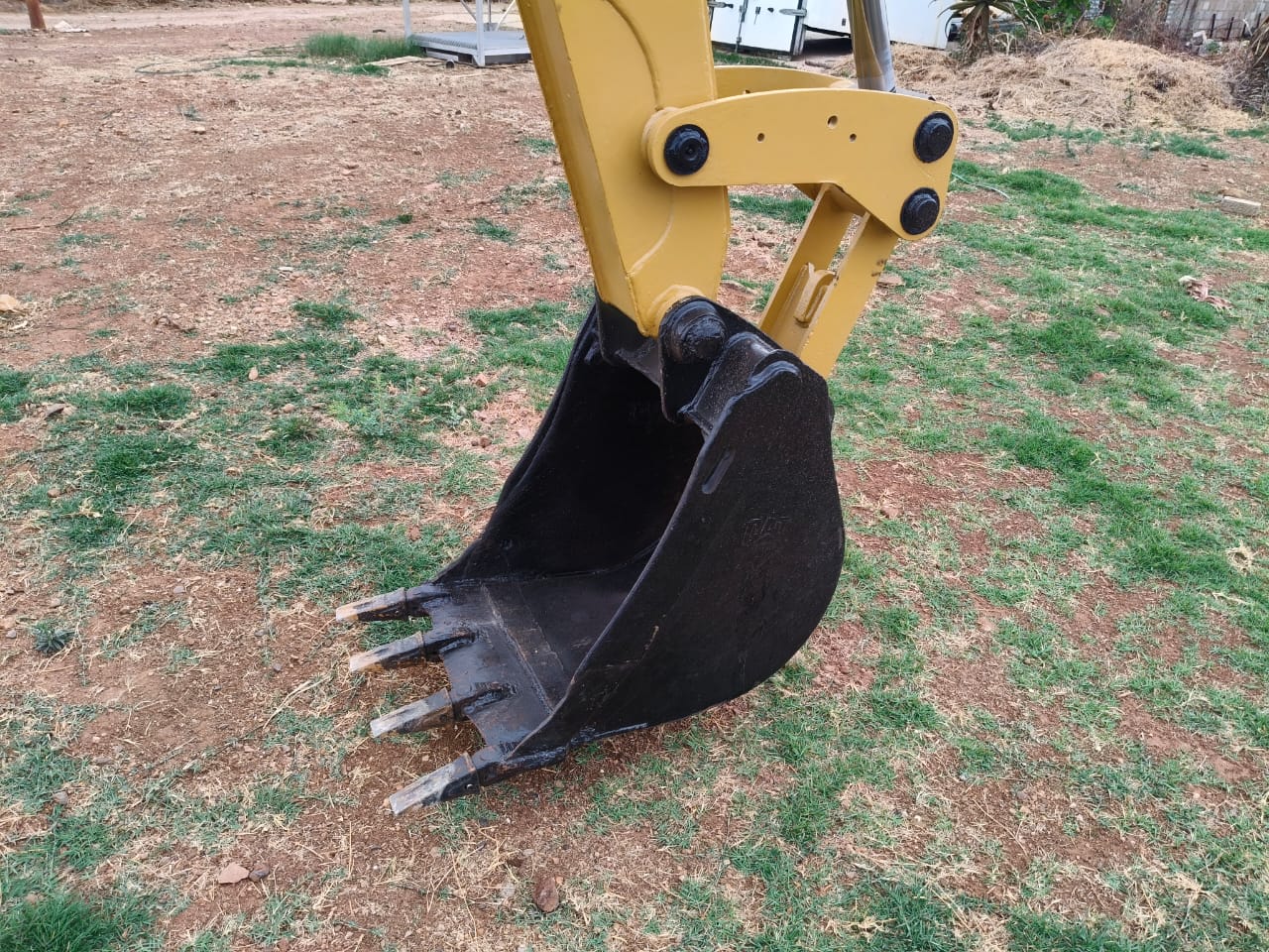 CAT 424D S 4x4 TLB – R450,000 (Incl. VAT)