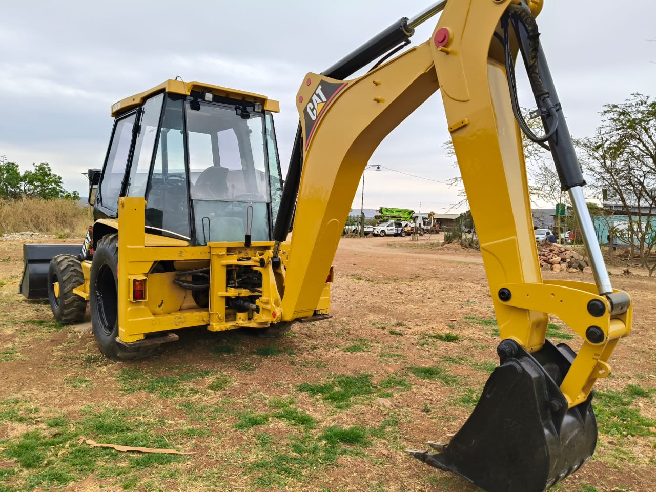 CAT 424D S 4x4 TLB – R450,000 (Incl. VAT)